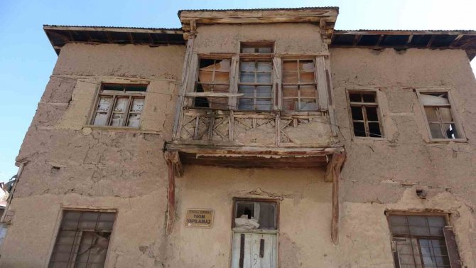 Elazığ’da 450 Yılık Tarihi Konaklar Depreme Direniyor