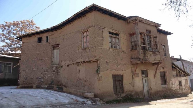 Elazığ’da 450 Yılık Tarihi Konaklar Depreme Direniyor