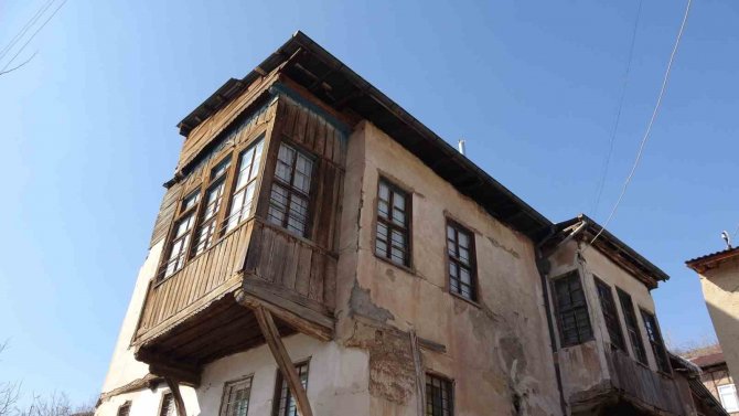 Elazığ’da 450 Yılık Tarihi Konaklar Depreme Direniyor