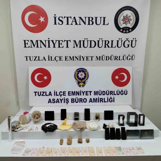 Pendik’te Uyuşturucu Temin Etmek İsterken Polise Yakalandılar