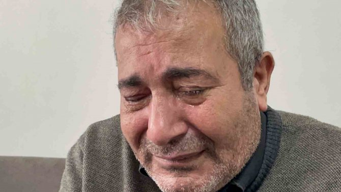 Acılı Babanın Gözü Kulağı Deprem Bölgesinden Gelecek Haberde