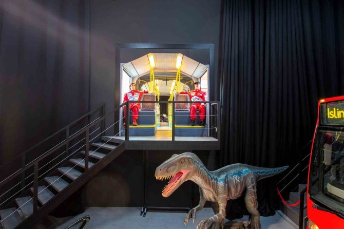 Formula 1’in İki Efsane Pilotu Kıbrıs Araba Müzesi’nde Buluştu