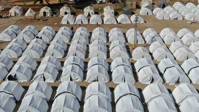 Gönüllülerin Desteğiyle Adıyaman’da Çadır Kentler Kuruluyor