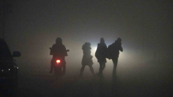 Yüksekova’da Yoğun Sisten Dolayı Görüş Mesafesi 5 Metreye Düştü