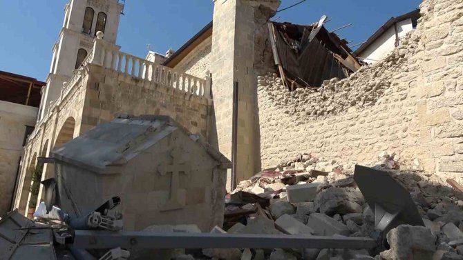659 Yıllık Tarihi Kilise Depreme Dayanamadı