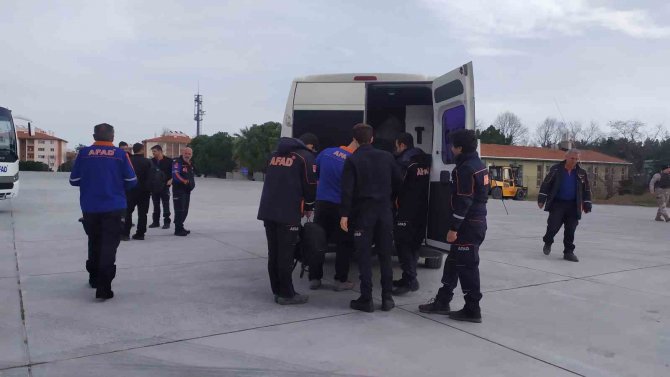 Hatay’da Çalışmalara Katılan 39 Kişilik Afad Ve Sağlık Ekibi İ̇stanbul’a Döndü
