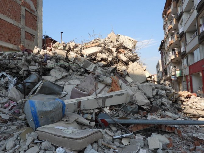 Depremde Bir Evladını Kaybeden Annenin Sözleri Yürekleri Dağladı