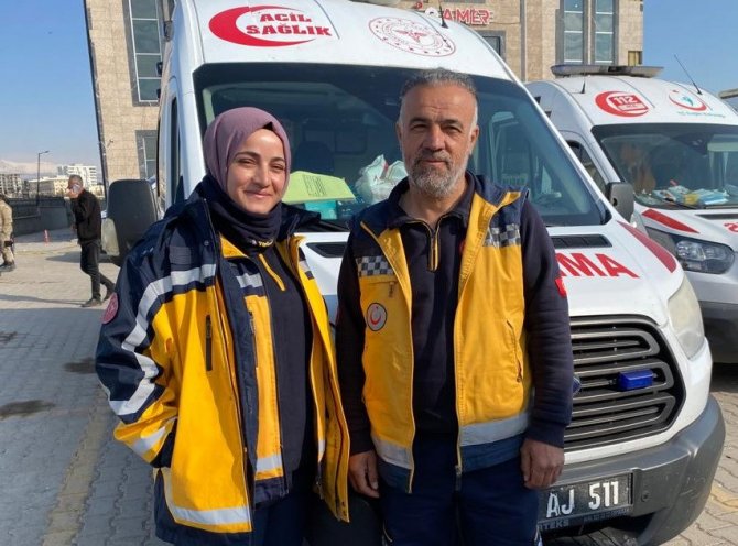 Baba-kız Depremde Hayat Kurtarmak İçin Mücadele Verdi