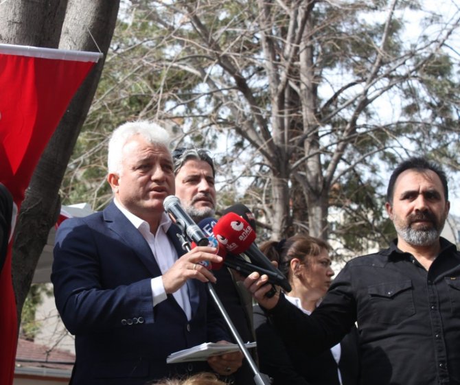 İ̇zmirli Depremzedelerden Kefenli "Emsal Artışı Kararı" Tepkisi