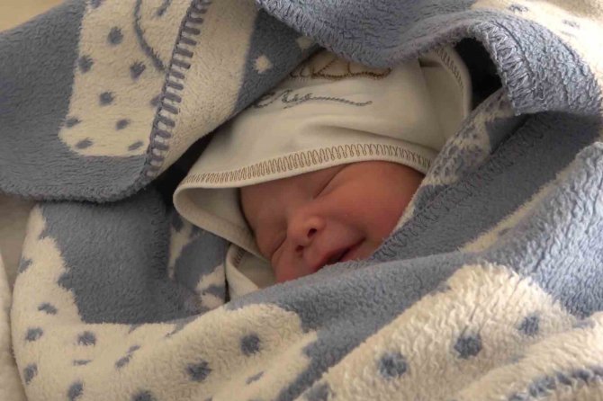 Depremzede Kadın, Bebeğini Kırıkkale’de Dünyaya Getirdi