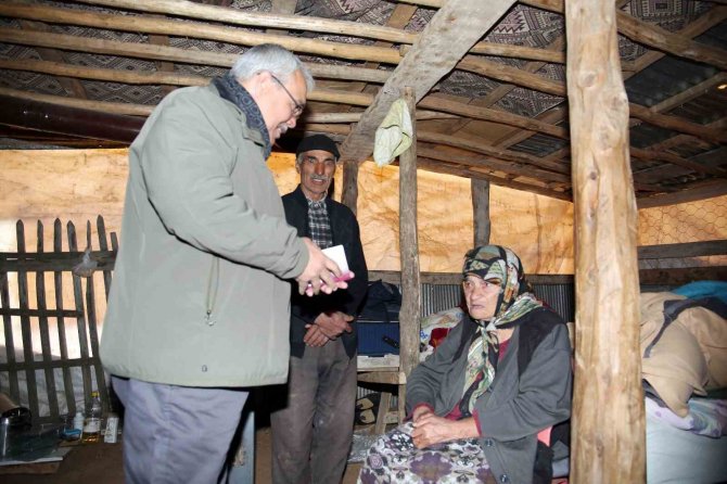 Depremzede Elif Nine Pasaportuna Kavuştu