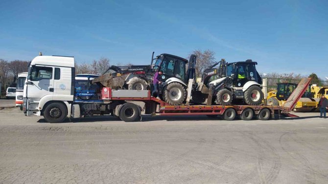 Deprem Bölgesine 10 Konteyner Ev Ve 2 İş Makinesi Kepçe Daha