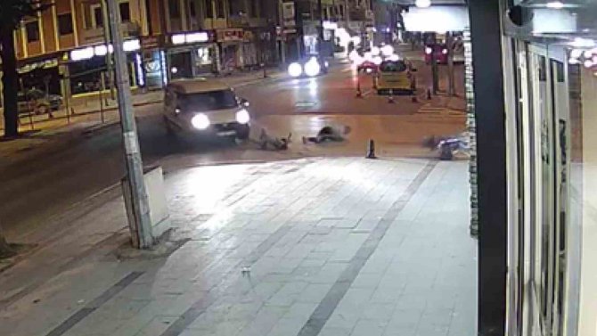 İ̇ki Çocuğun Ağır Yaralandığı Kaza Kameralara Yansıdı