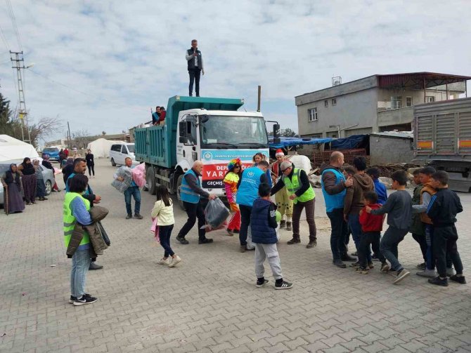 Manisa Büyükşehir Belediyesi Depremzede Çocukları Unutmadı