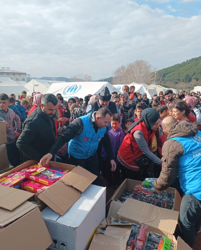 Manisa Büyükşehir Belediyesi Depremzede Çocukları Unutmadı
