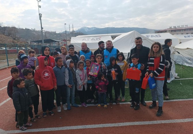 Manisa Büyükşehir Belediyesi Depremzede Çocukları Unutmadı