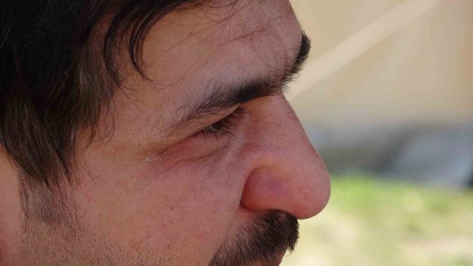 Gece Vardiyasında Çalışan, Kendi Ve Kardeşinin Ailesini Enkaz Altında Kalmakta Kurtardı