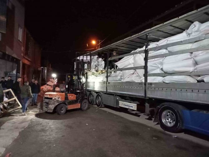Menemen Belediyesinden Deprem Bölgesine Çadır Desteği