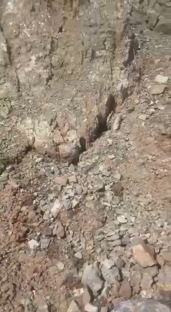 Elazığ’da Zemin Sıvılaşmasının Ardından Bu Kez De Dağlardaki Çatlaklar Dikkat Çekti