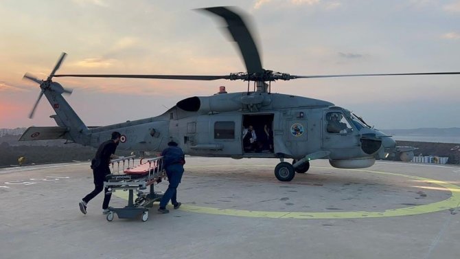 Yaralı Depremzede Askeri Helikopterle Hastaneye Nakledildi