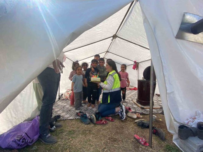 Depremzede Hasan Ve Ahmet’e Osmaniye Belediyesinden Doğum Günü Sürprizi