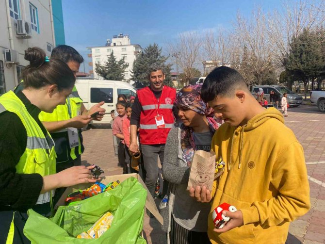 Osmaniye Belediyesi’nden Depremzede Çocuklara Oyuncak