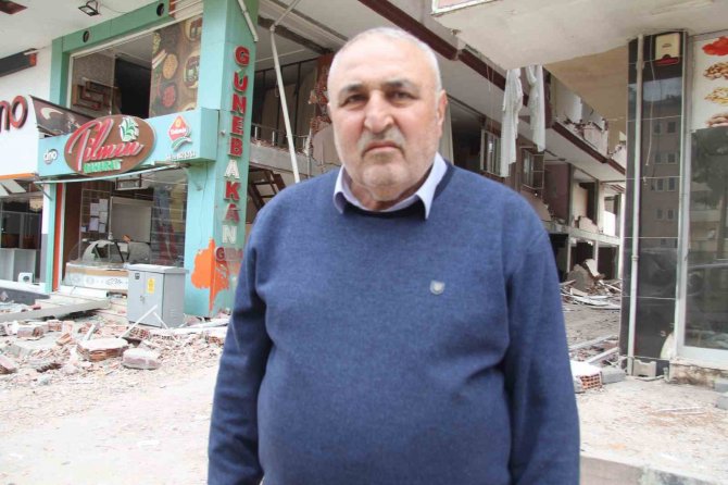 60 Kişiyi Kurtardı, Düşen Duvarın Altında Kalarak Hayatını Kaybetti