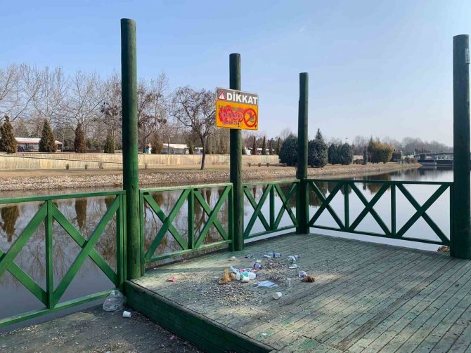 Sorumsuzca Atılan Çöpler Eşsiz Porsuk Manzarasına Gölge Düşürüyor