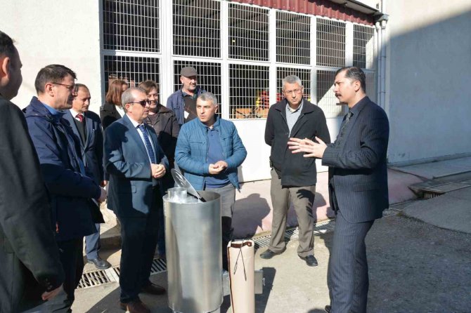 Öğrenciler Harçlıklarıyla Konteyner Almak İçin Seferber Oldu