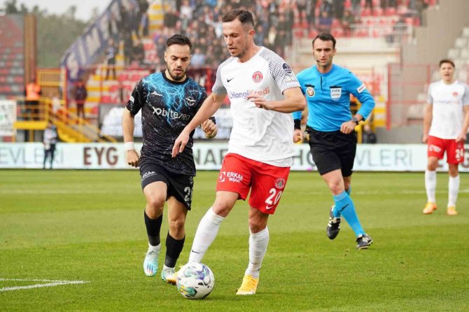 Spor Toto Süper Lig: Ümraniyespor: 0 - Adana Demirspor: 0 (İ̇lk Yarı)