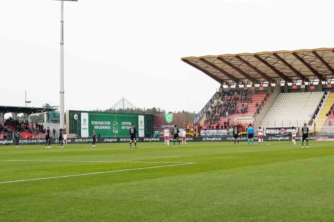 Spor Toto Süper Lig: Ümraniyespor: 0 - Adana Demirspor: 0 (Maç Devam Ediyor)