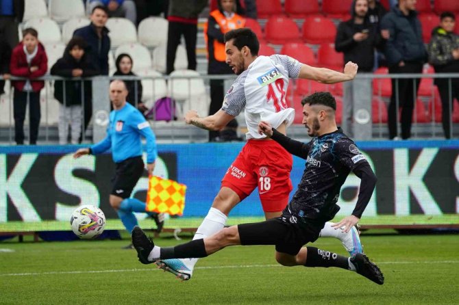 Spor Toto Süper Lig: Ümraniyespor: 0 - Adana Demirspor: 0 (Maç Devam Ediyor)