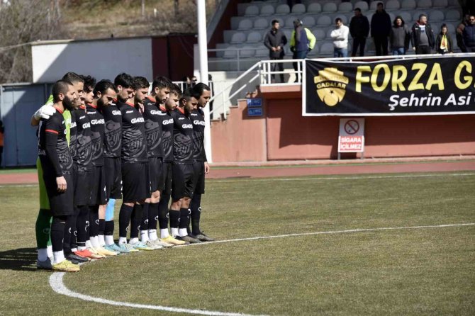 Gümüşhane Ve Bayburt Temsilcilerinden Depremzedeler İçin Dostluk Maçı