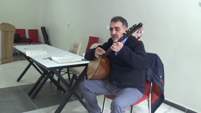 Gezici Bağlama Atölyesi İle Bağlama Gelecek Nesillere Aktarılıyor