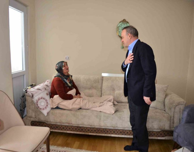 Vali Öner, Depremzedeleri Ziyaret Etti