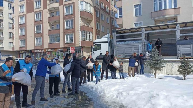 Ağrı’dan 11. Yardım Tırı Afet Bölgesine Gönderildi