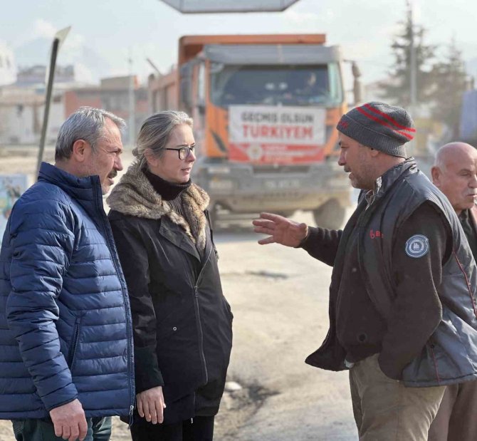 Ak Partili Şahin Tin Depremin Merkez Üstünde Kepenk Açan Esnafla Buluştu