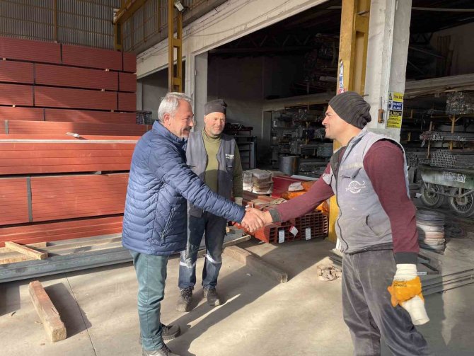 Ak Partili Şahin Tin Depremin Merkez Üstünde Kepenk Açan Esnafla Buluştu