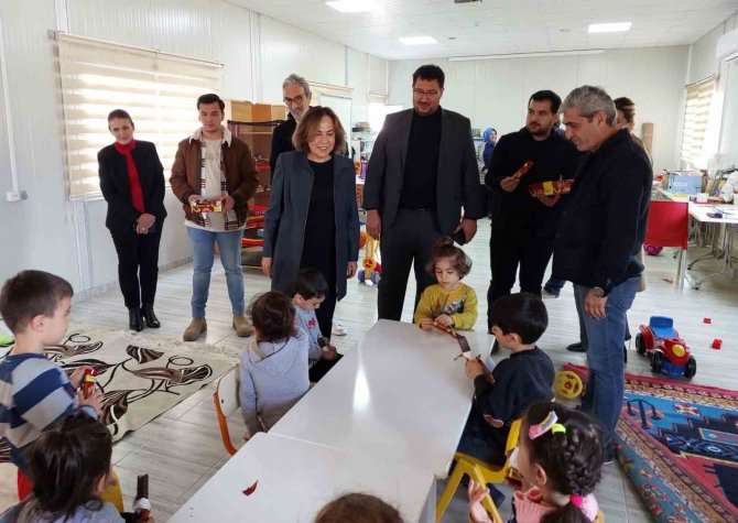 Yılmaz: "Gençlik Kamplarımız Depremzedelerimize Hem Yuva Hem Okul Oldu"