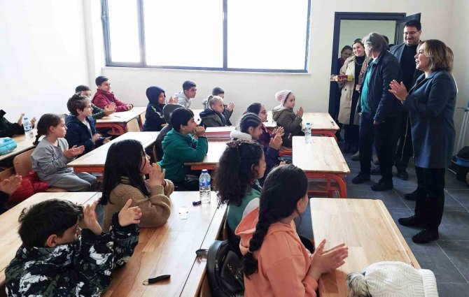 Yılmaz: "Gençlik Kamplarımız Depremzedelerimize Hem Yuva Hem Okul Oldu"