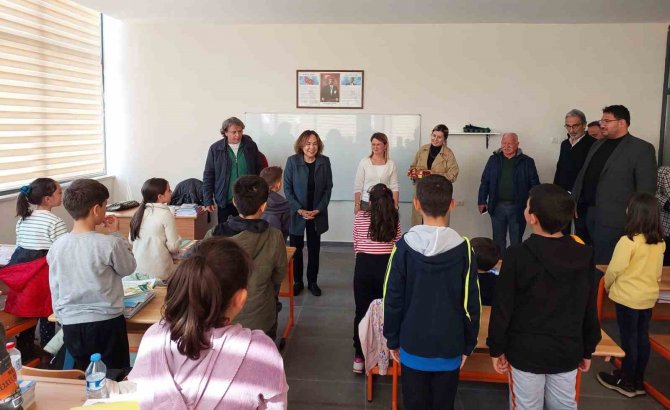 Yılmaz: "Gençlik Kamplarımız Depremzedelerimize Hem Yuva Hem Okul Oldu"