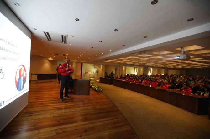 Akut Selçuk Ekibi Yeni Gönüllüleri Bilgilendirdi