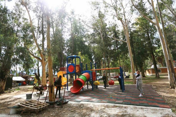 Akyaka’da Depremzede Çocuklar İçin Oyun Parkı