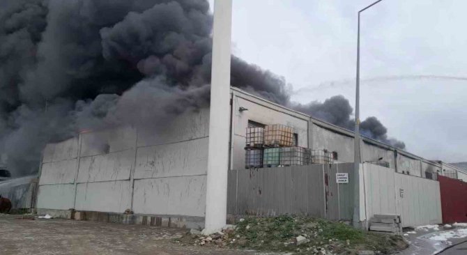 Aliağa’da Geri Dönüşüm Tesisinde Yangın