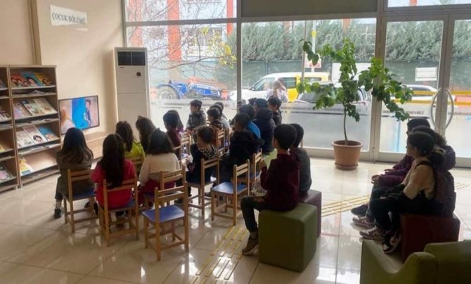 Altınova Halk Kütüphanesi’nde Sinema Günü