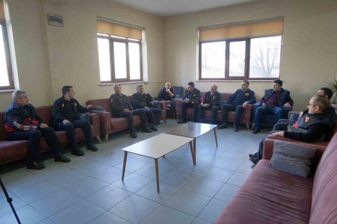 İ̇tfaiyeciler Enkazdan Kurtardıkları Onur’u Unutamıyor: