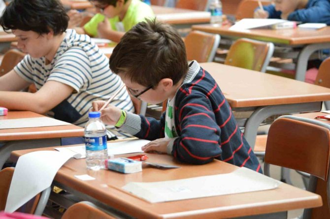 Öğrenciler, Özel Başak Koleji’nin Sınavlarına Yoğun İlgi Gösterdi