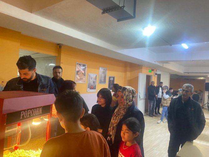 Depremzede Çocukların Yüzü Şehzadeler Belediyesi İle Güldü