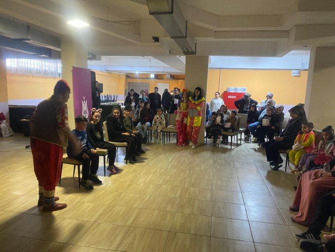 Depremzede Çocukların Yüzü Şehzadeler Belediyesi İle Güldü