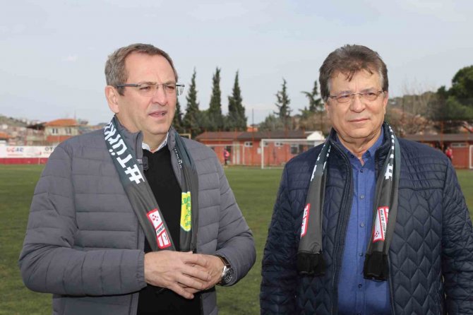 Ayvalık’ta İki Ezeli Rakip Takım Depremzedeler İçin Tek Yürek Oldu